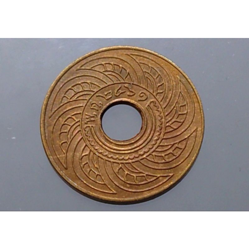 เหรียญสตางค์ รู 1 สต. สตางค์ เนื้อทองแดง พ.ศ.2461 (พิมพ์ตัวเลขหวัด)ไม่ผ่านใช้ เก่าเก็บ #ปี 2461 #เหรียญโบราณ #เงินโบราณ
