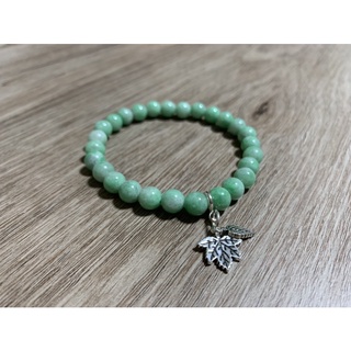 สร้อยข้อมือหยกพม่า (Jadeite Type A) 7.2 มม. เนื้อวุ้น สีขาวแซมเขียวโทนพาสเทล ประดับ charm เงินแท้ 925