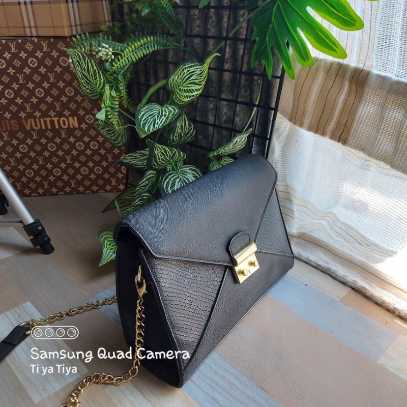 DUSTO กระเป๋าสะพายข้าง แบรนด์แท้ - tiyatiya - ThaiPick