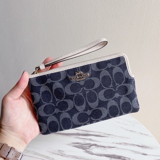 👑ผ่อน0%~แท้100%👑 คล้องมือ สีกรม ลายC size L LARGE CORNER ZIP WRISTLET IN SIGNATURE JACQUARD (COACH C3335)