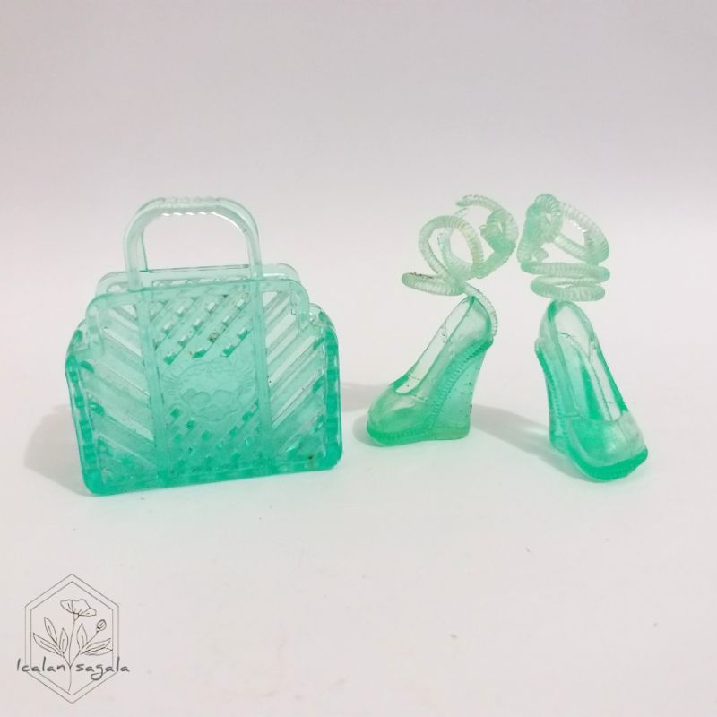 Monster High lagoona เครื่องประดับแฟชั่นพื้นฐานสีน้ําเงิน (กระเป๋าและรองเท้า)