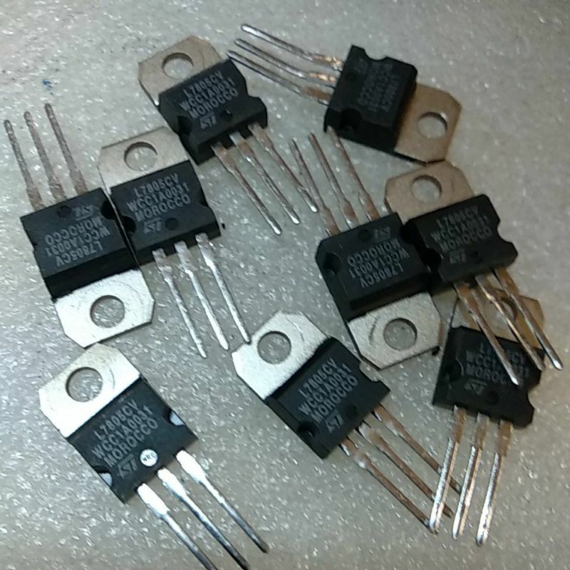 [10 ชิ้น] IC 7805***