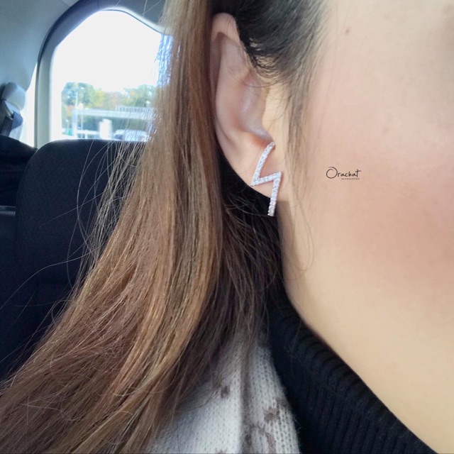 Orachat | Thunder blink earrings. (ต่างหูแบบติดหู)