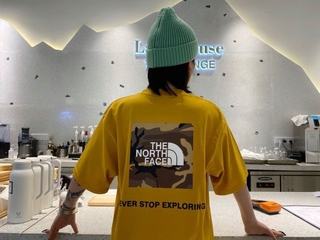 เสื้อยืดลําลองแฟชั่นสําหรับผู้ชายผู้หญิงผ้าฝ้ายแขนสั้นพิมพ์ลาย The North Face ทรงหลวมสไตล์ญี่ปุ่น