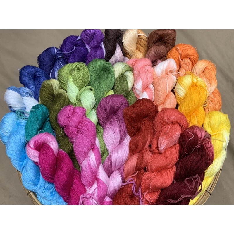 ไหมเหลือบ ไหมดิ้นก่าน สำหรับทอผ้า  ปักผ้า ใจ/ม้วน ละ 25฿