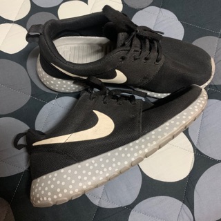 รองเท้าลำลอง NIKE  roshe run แท้💯ลายจุด ไซส์ 6US 23cm.