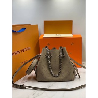 Louis vuitton Grade Hiend Size 23 cm  อปก.ถุงผ้า ถุงกระดาษ การ์ด ใบเสร็จ