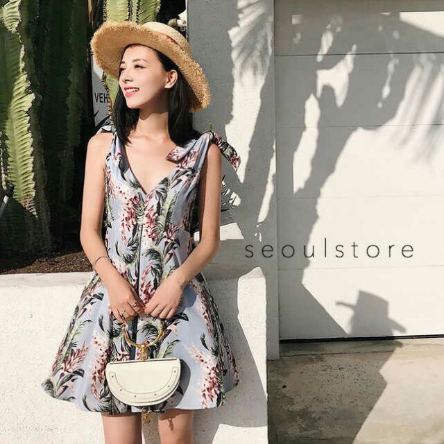 New!! korea minidress
🇰🇷by seoulstore 
Minidress คอวีผูกไหล่พิมลายใบไม้ทั้งตัว แต่งแหวกด้านหน้าเพิ่ม