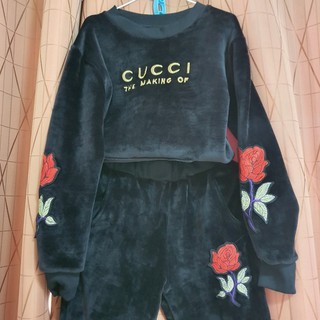 ชุดsetแขนยาวผ้ากำมะหยี่สีดำแบรนด์Guccci SizeM Used