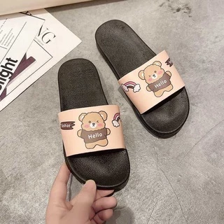 พร้อมส่ง รองเท้าแตะผู้หญิง (หมีHello) รองเท้าแตะยางพื้นนุ่มใส่สบาย （แนะนำให้ซื้อเพิ่ม1เบอร์)