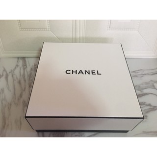 กล่อง Chanel ชาแนล ฝาครอบสีขาว ขนาด 10.5x10.5x4.5 นิ้ว