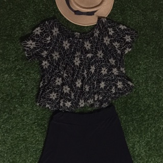 เสื้อครอปผ้าลูกไม้ แขนสั้น ผ้าพริ้ว ใส่สบาย มือ2 สภาพดี