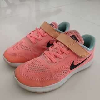 รองเท้าผ้าใบเด็ก Nike ด้านในยาว21 cm