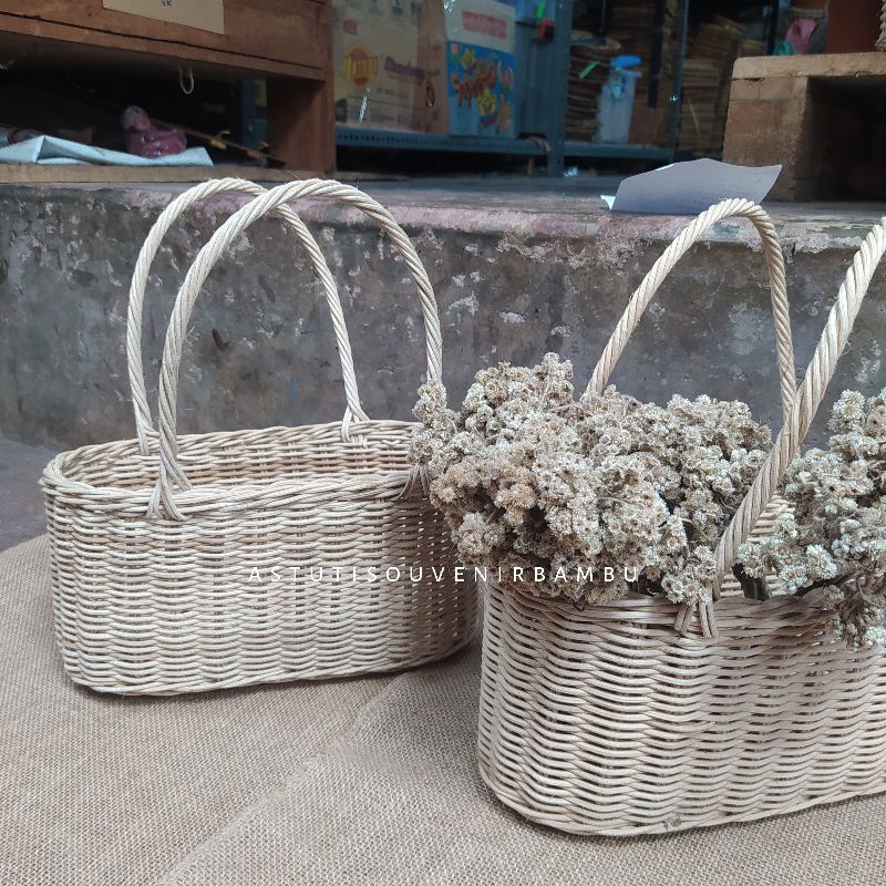 OVAL RATTAN BAG OVAL RATTAN BAG / กระเป๋าไม่ซ้ําใคร / ตะกร้าหวาย / ตะกร้าปิคนิค / พร็อพถ่ายรูป / กระ