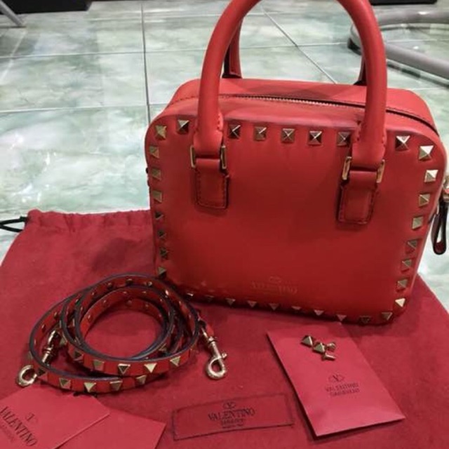 กระเป๋า valentino แท้