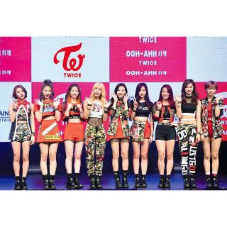 Twice, โปสเตอร์วงดนตรีเกาหลี K-pop