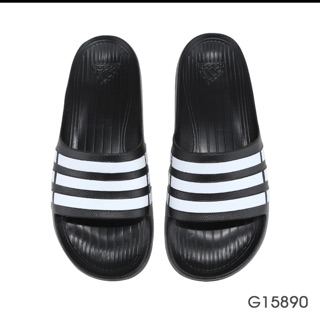 รองเท้าเตะ Adidas