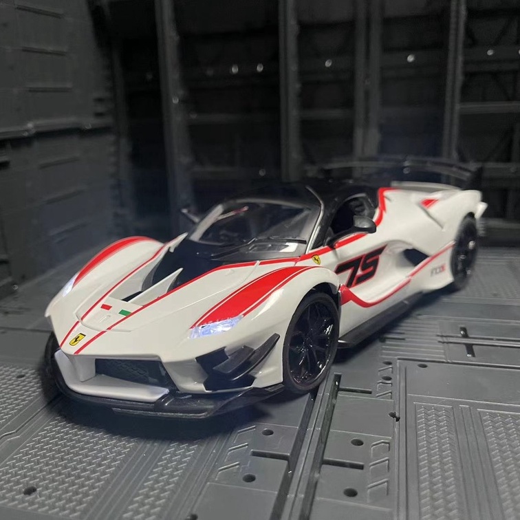 โมเดลรถยนต์ โมเดลรถเหล็ก Ferrari FXX K (สีขาว)