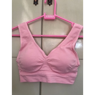 sport bra ขนาด S รอบอกยืดได้ 24-26นิ้ว สีชมพูนม