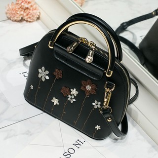 AXIXI กระเป๋าแฟชั่นผู้หญิง รุ่น Floral Golden Curve Black