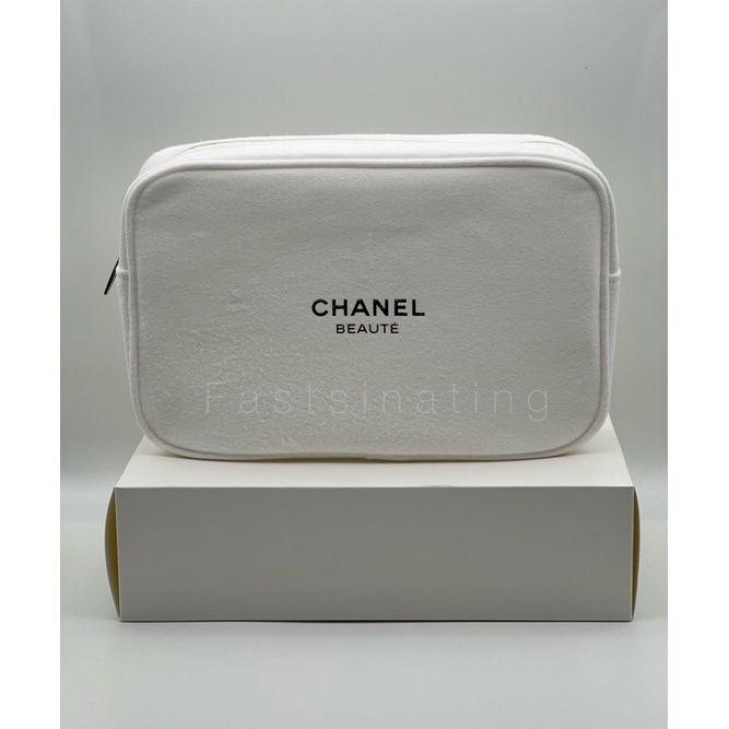 Chanel Cosmetic Bag สีขาว ขนาด 9.5x6x2 นิ้ว ผ้าขาว-โลโก้สีทอง