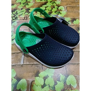 Crocs kids รองเท้าแตะแบบสวมสำหรับเด็ก