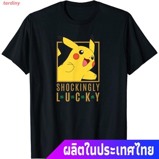 เสื้อยืดน่ารักterdiny โปเกมอนเสื้อยืดผู้ชาย เสื้อยืดพิมพ์ลาย Pokemon Anime St. Patrick s Day Shockingly Lucky สําหรับผู