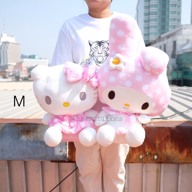 ตุ๊กตา Kitty คิตตี้ & My Melody มายเมโลดี้ ท่านั่ง ชุดชมพูจุดขาว S/M/L Sanrio ซานริโอ้ ซานริโอ