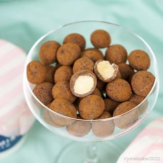 Janebaker แมคคาเดเมียเคลือบช็อกโกแลต Macadamia chocolate