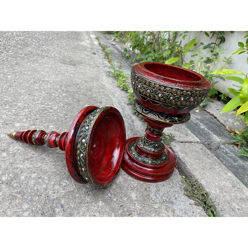 ผอบ ไม้แกะสลัก สีแดงโบราณ ผอบไม้ทรงสูง อูปไม้ ปลายแหลม เดินเส้นประดับกระจกประดับกระจกหลากสี ใส่พระเครื่องวัตถุมงคล - รูปที่ 4