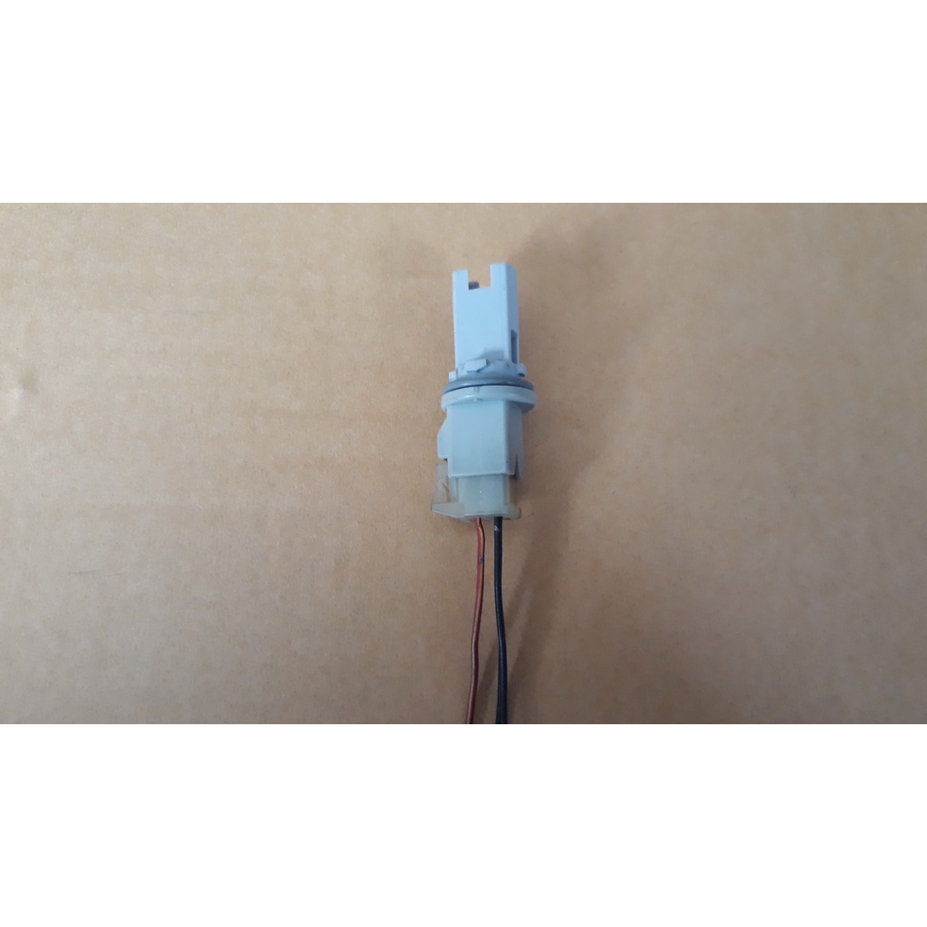 ขั้วไฟหรี่ Koito ขนาดT10 แบบแบน