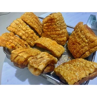 หมูกรอบ เนื้อฉ่ำ คีโตทานได้ ทอดน้ำมันหมู ไหว้ตรุษจีน ไหว้เจ้า แพ็คสูญญากาศ ไม่ใส่สารกันบูด ฟรี2น้ำจิ้ม