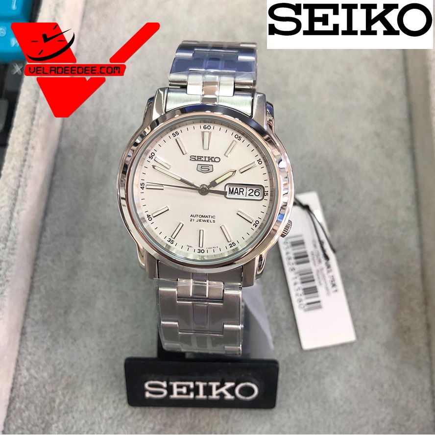Veladeedee นาฬิกา Seiko 5 Sport Automatic นาฬิกาข้อมือผู้ชาย สายสแตนเลส รุ่น SNKL75K1 - สีเงิน/หน้าปัดขาว