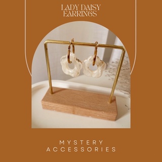 MA576: Lady Daisy | Mystery Accessories ต่างหู ตุ้มหู ต่างหูแฟชั่น ต่างหูห่วง ต่างหูดอกไม้