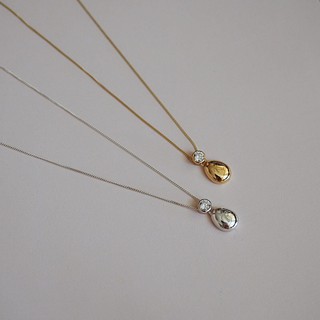 itti bitti สร้อยคอเงินแท้ สลักอักษร รุ่น Droplet