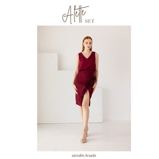 Alette Set - ชุดออกงานเรียบหรู 2 ชิ้น เสื้อแขนกุด+กระโปรงแต่งขนนก (แดง) - SUITABLE