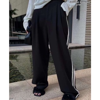 🇰🇷New🇰🇷  มาละค้า🥰🥰🥰 Korea sporty trousers  มาใหม่เลยค่า กับกางเกง แถบข้างชิคๆ ใส่สวยผ้าดีมาก