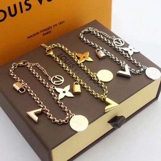 LOUIS VUITTON SWEET MONOGRAM CHARM BRACELET กำไลข้อมือโซ่ ห้อยจี้ โลโก้ LV MONOGRAM FLORAL แฟชั่น แบรนด์เนม