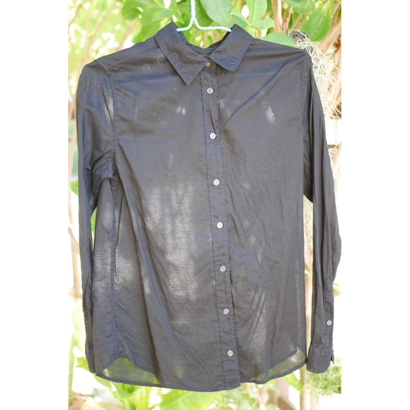 เสื้อมือสอง Uniqlo มือสองเสื้อเชิ้ตสีดำ ผ้าบาง งานเรียบๆผ้าใส่สบาย