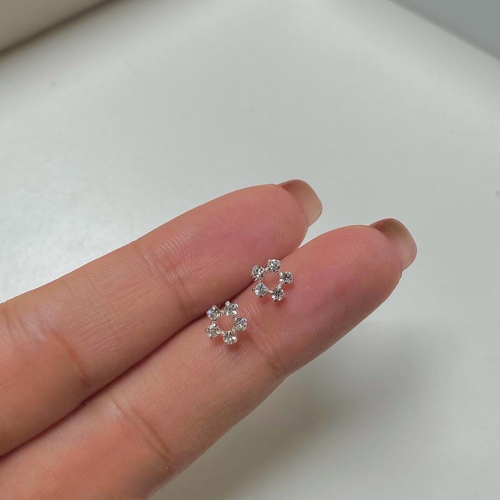 annita.silver - crystal circlel earring / silver925 / ต่างหูเงินแท้925 ต่างหูฝังหนามเตย เหมาะก
