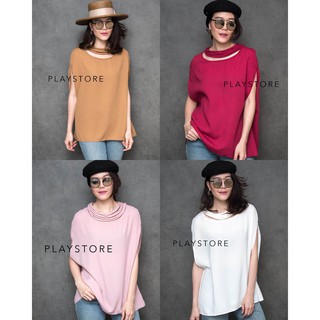 เสื้อทรงเก๋ มีดีเทลเด่นๆโดนๆที่ช่วงคอ