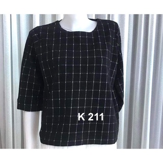 K211 เสื้อผู้หญิง  เสื้อสไตล์เกาหลี เสื้อแขน3ส่วน ผ้านิ่มยืดได้ เป็นผ้าฝ้ายลายตารางจุดดำขาว พร้อมส่ง