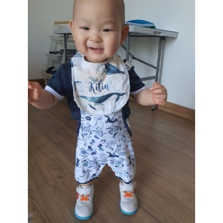 เซทเอี๊ยมสีครีมลายมังกร + เสื้อคอกลมสีกรมเข้ม small but chic