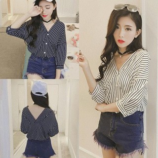 เสื้อเชิ้ต ลายทาง คอวีหน้าหลัง ติดกระดุมหน้า
