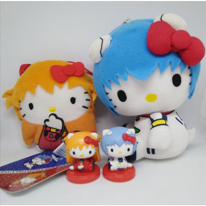 ตุ๊กตา​พวงกุญแจ+ฟิกเกอร์​ Hello​ Kitty​ Evangelion​ Rei &amp;​ Asuka 4 ชิ้นในเซ็ต