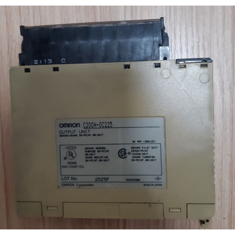 OMRON  C200H-OC225 (OUTPUT UNIT)