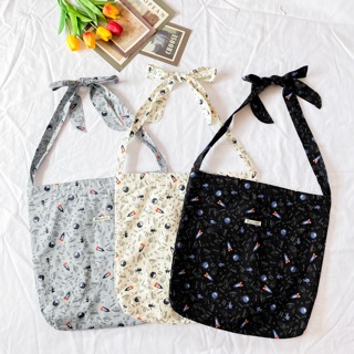 กระเป๋าผ้า ลายอวกาศ Bow tote bag มีซิป ผ้าคอตตอน สายผูกเองได้ ใส่เอสี่ได้ กระเป๋าผ้า พร้อมส่ง