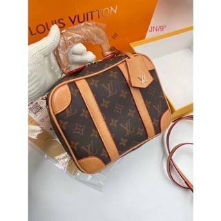 Louisvuitton กระเป๋าถือ ไซค์9” มีสายสะพาย ใช้ได้ทั้งหญิง-ชาย พร้อมกล่องแบรนด์ LV JN