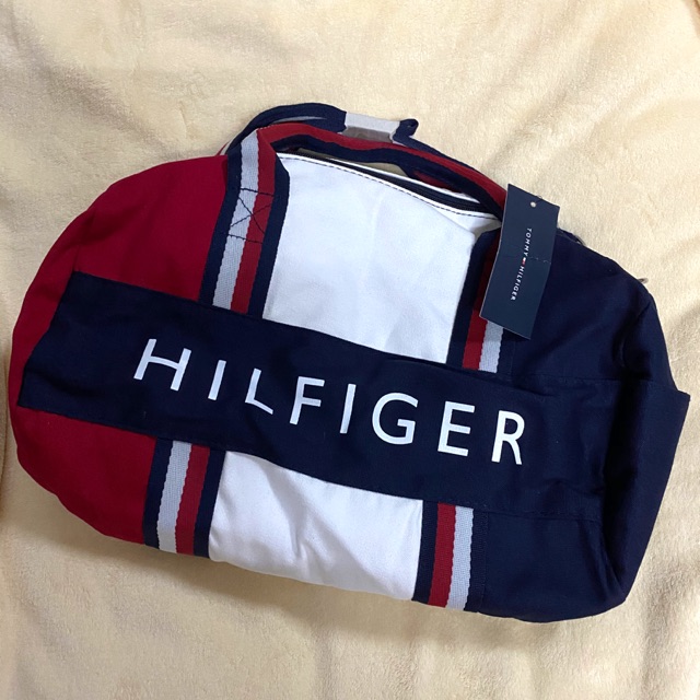 พร้อมส่ง/แท้ 100% กระเป๋า Tommy Hilfiger Duffle Bag