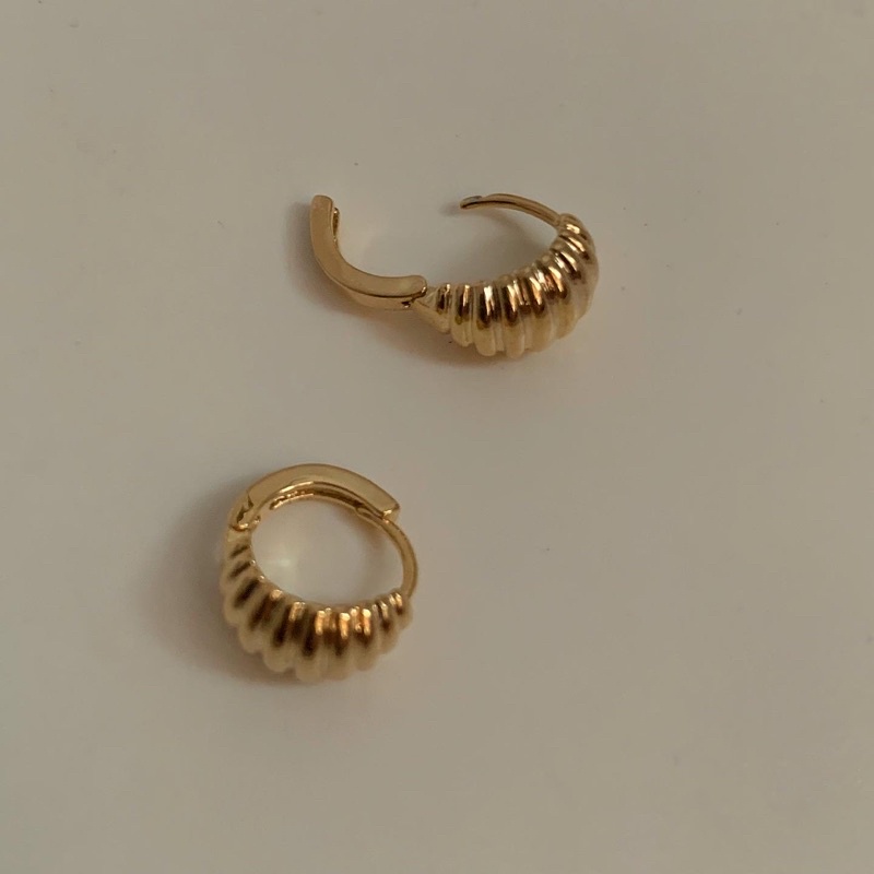 TINY CROISSANT HOOPS